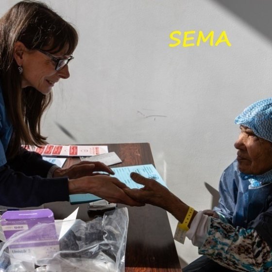 Distribution de lunettes en fin de campagne.